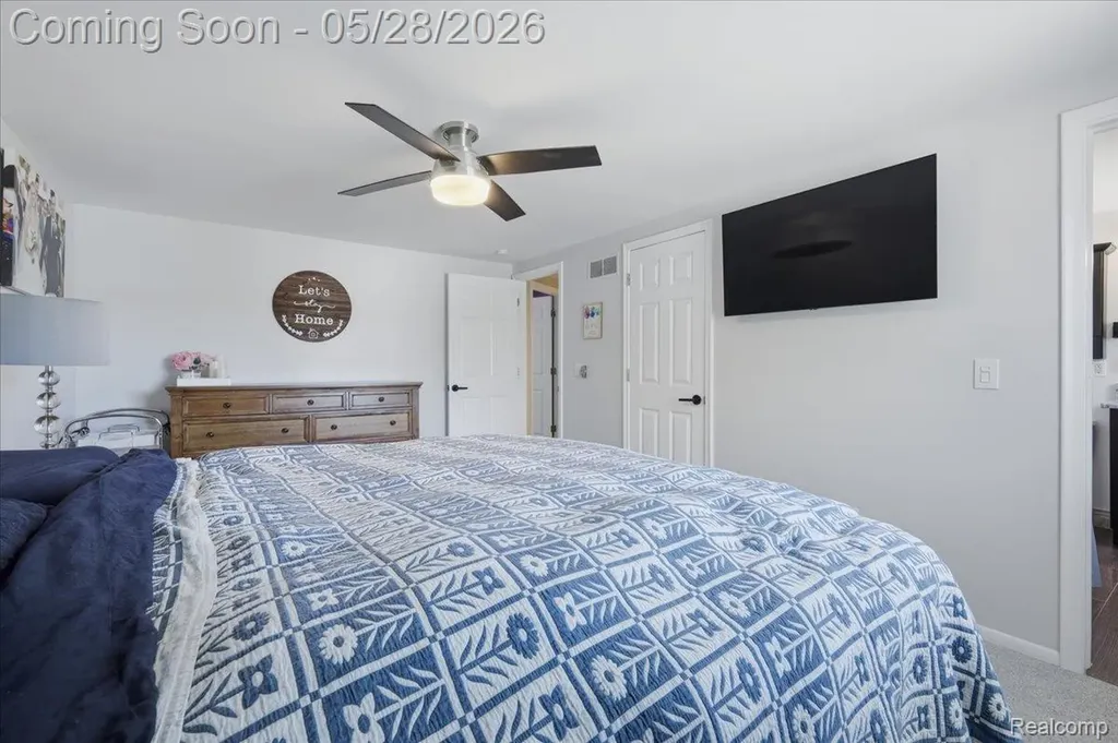 52448 Belle Arbor Shelby Charter Township MI 48316