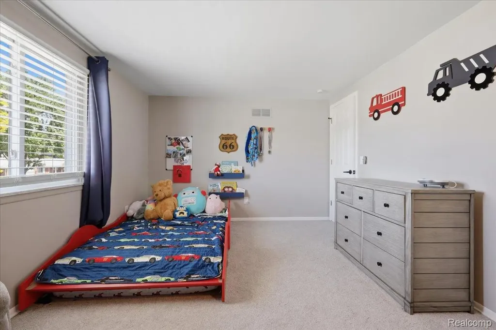 52448 Belle Arbor Shelby Charter Township MI 48316