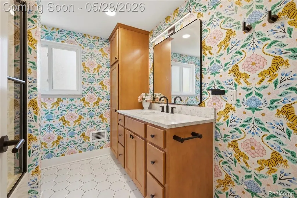 52448 Belle Arbor Shelby Charter Township MI 48316