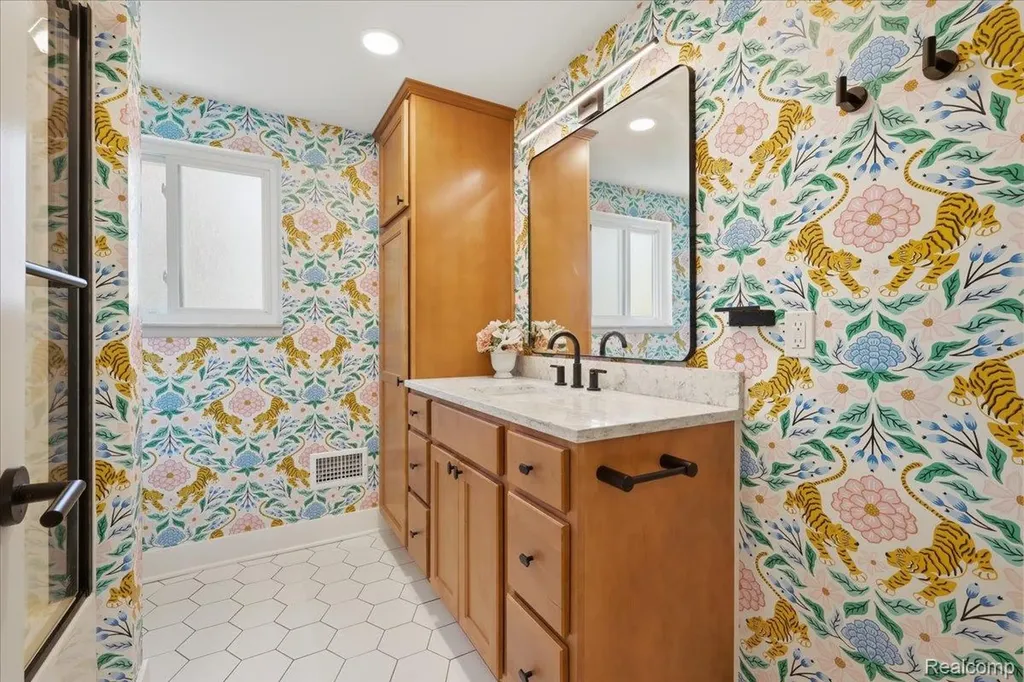 52448 Belle Arbor Shelby Charter Township MI 48316