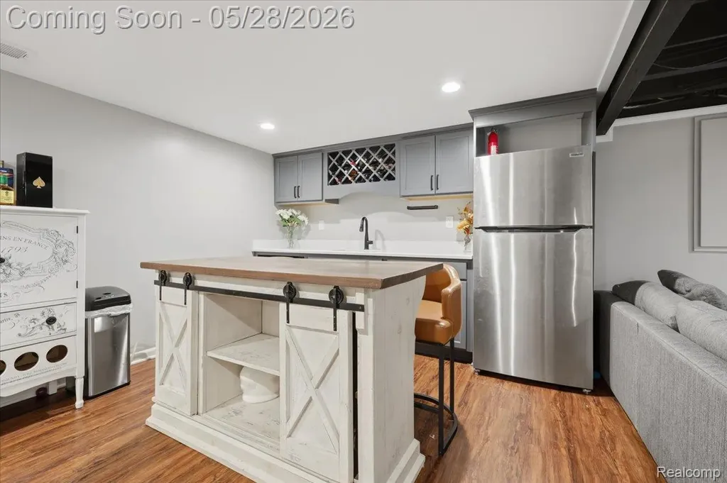 52448 Belle Arbor Shelby Charter Township MI 48316