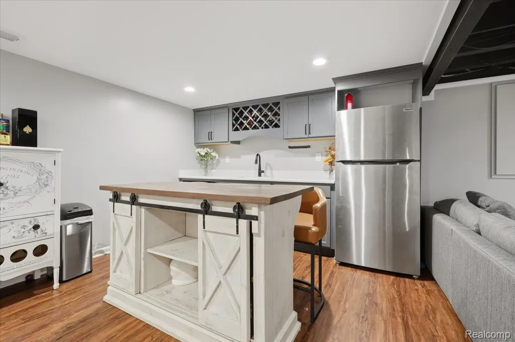 52448 Belle Arbor Shelby Charter Township MI 48316