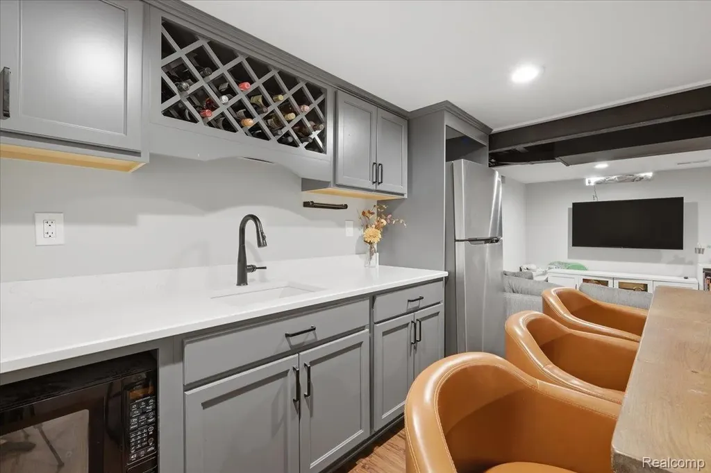 52448 Belle Arbor Shelby Charter Township MI 48316