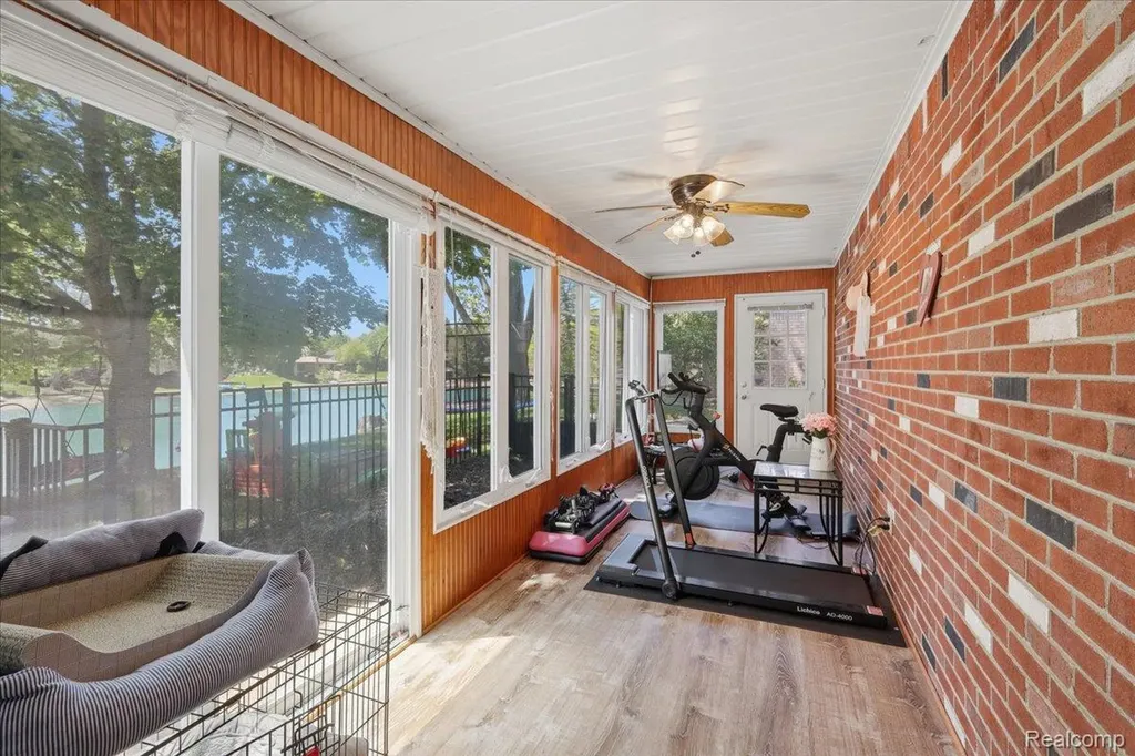 52448 Belle Arbor Shelby Charter Township MI 48316