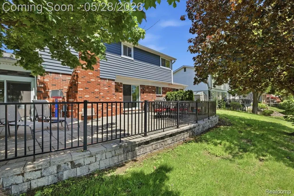 52448 Belle Arbor Shelby Charter Township MI 48316
