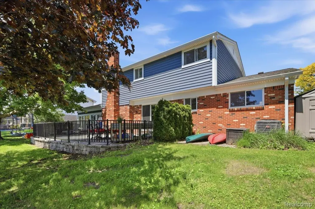 52448 Belle Arbor Shelby Charter Township MI 48316