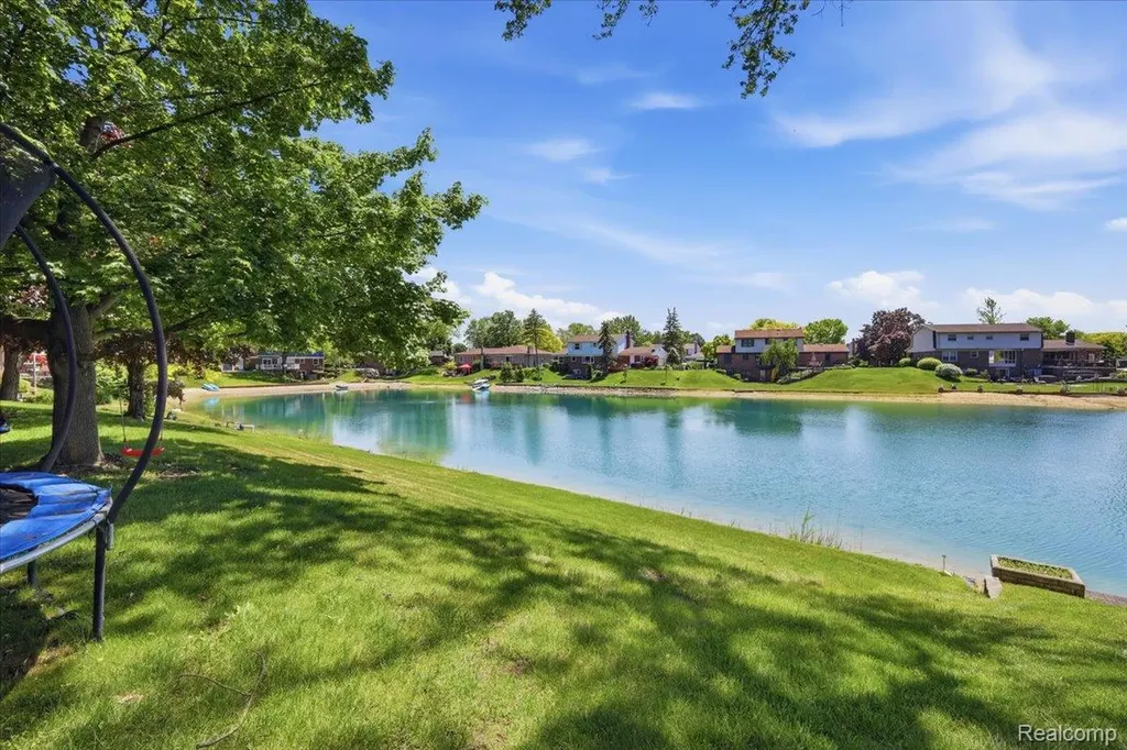 52448 Belle Arbor Shelby Charter Township MI 48316