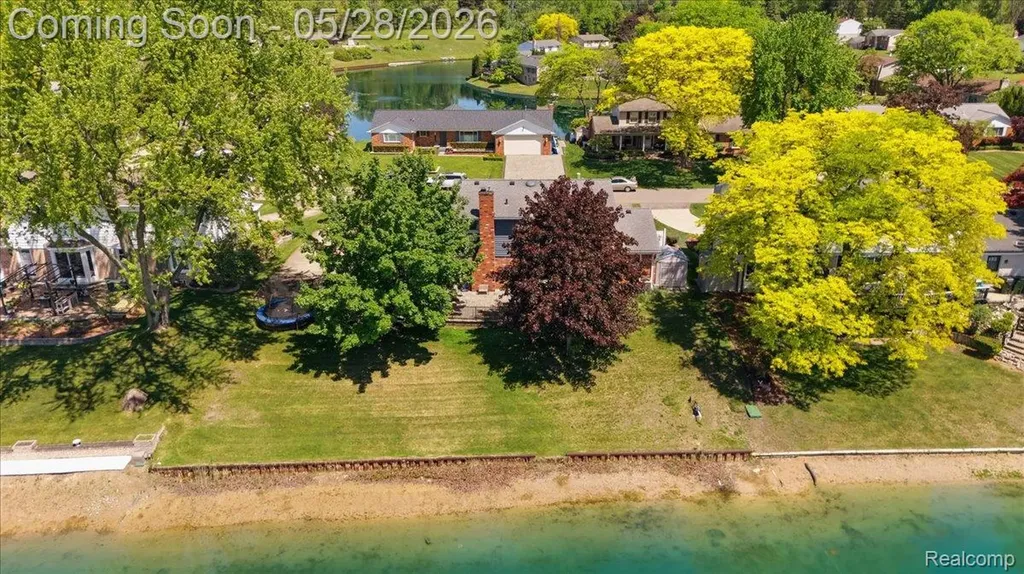 52448 Belle Arbor Shelby Charter Township MI 48316