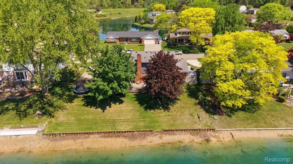 52448 Belle Arbor Shelby Charter Township MI 48316