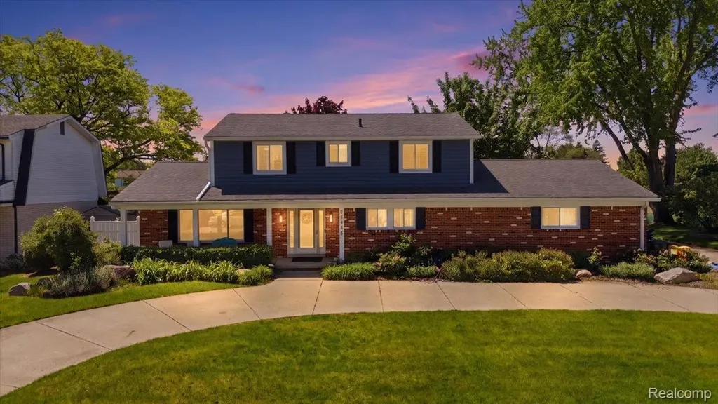52448 Belle Arbor Shelby Charter Township MI 48316