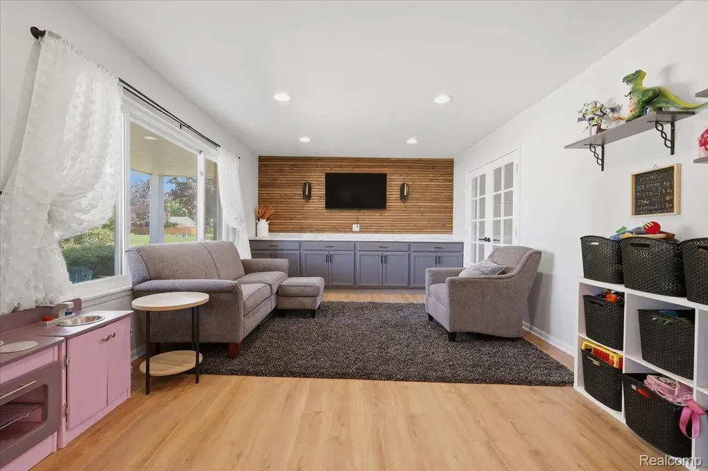 52448 Belle Arbor Shelby Charter Township MI 48316
