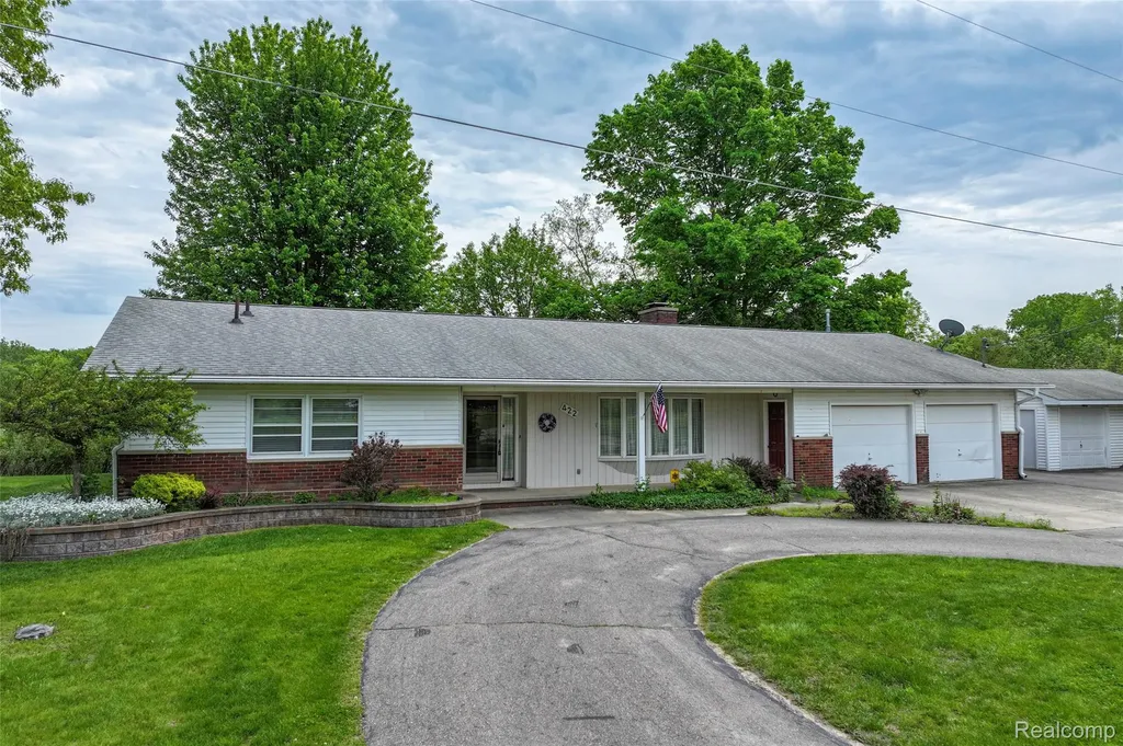 422 East Road Holly Township MI 48442