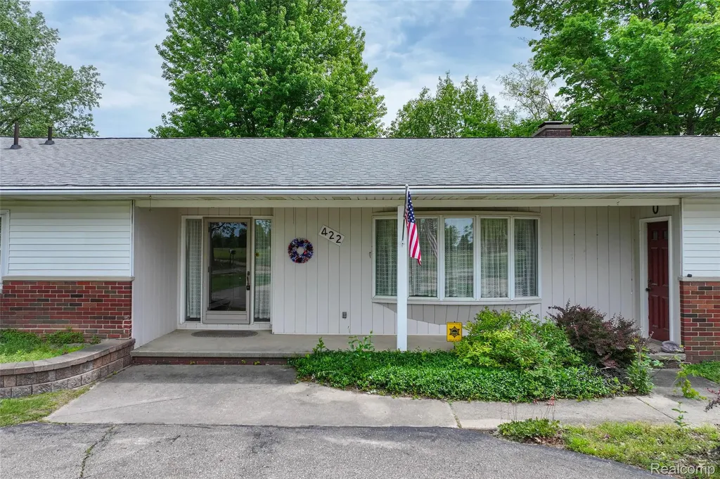422 East Road Holly Township MI 48442