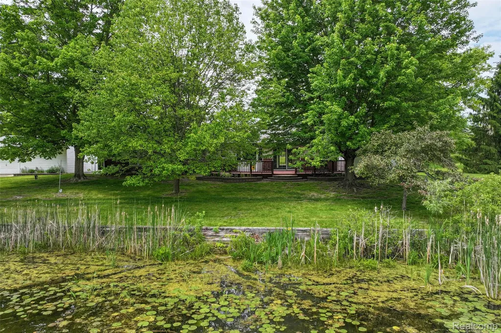 422 East Road Holly Township MI 48442