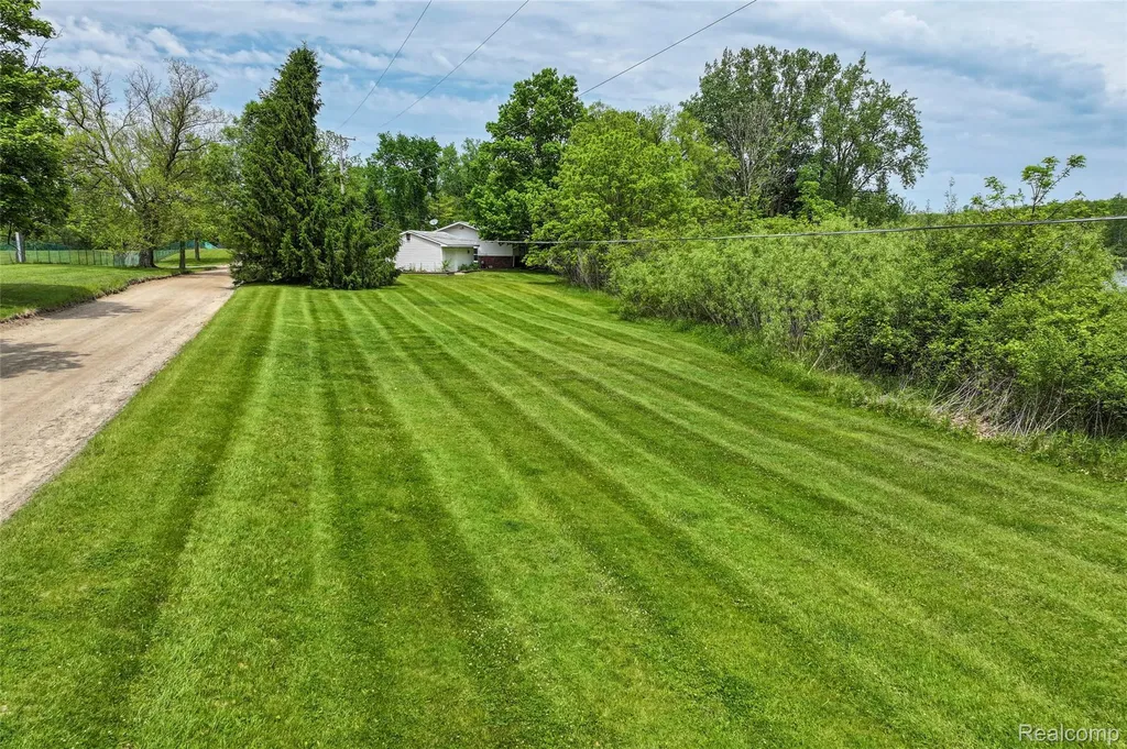 422 East Road Holly Township MI 48442