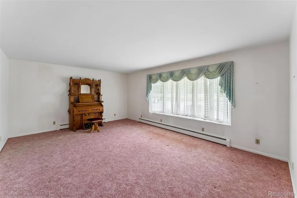 422 East Road Holly Township MI 48442