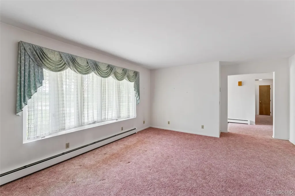 422 East Road Holly Township MI 48442