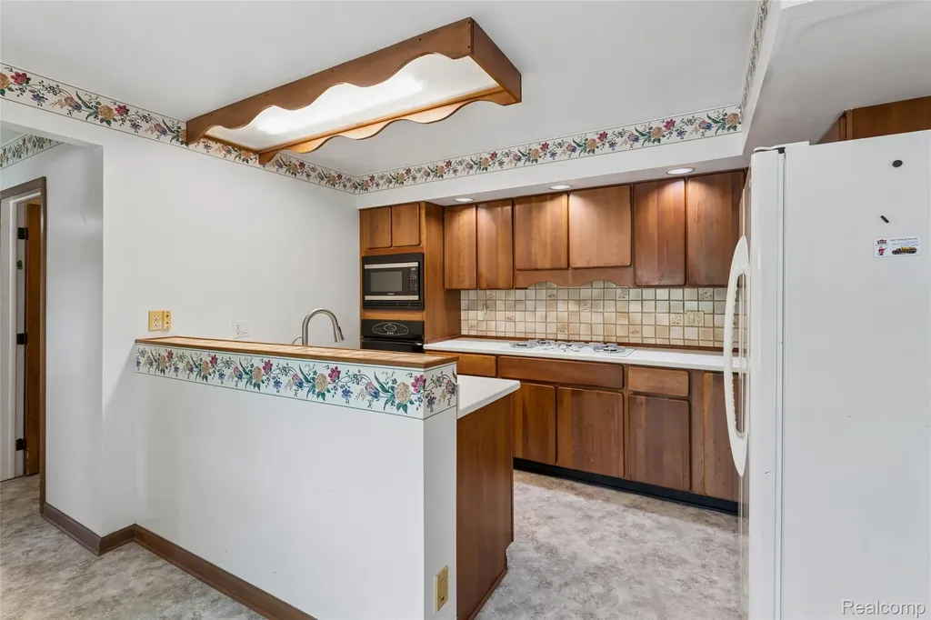 422 East Road Holly Township MI 48442