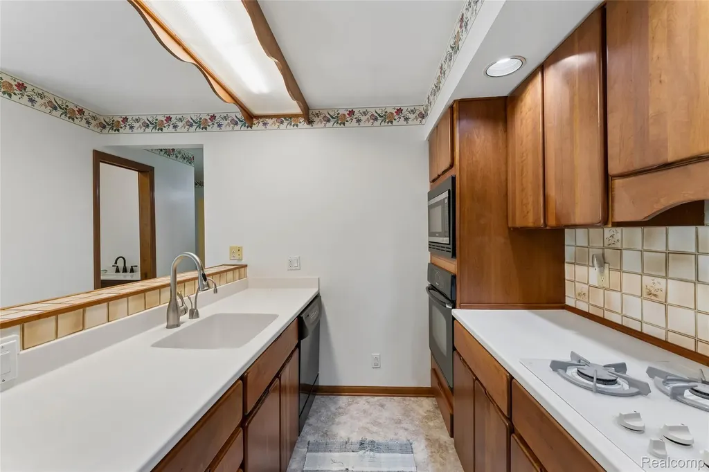 422 East Road Holly Township MI 48442