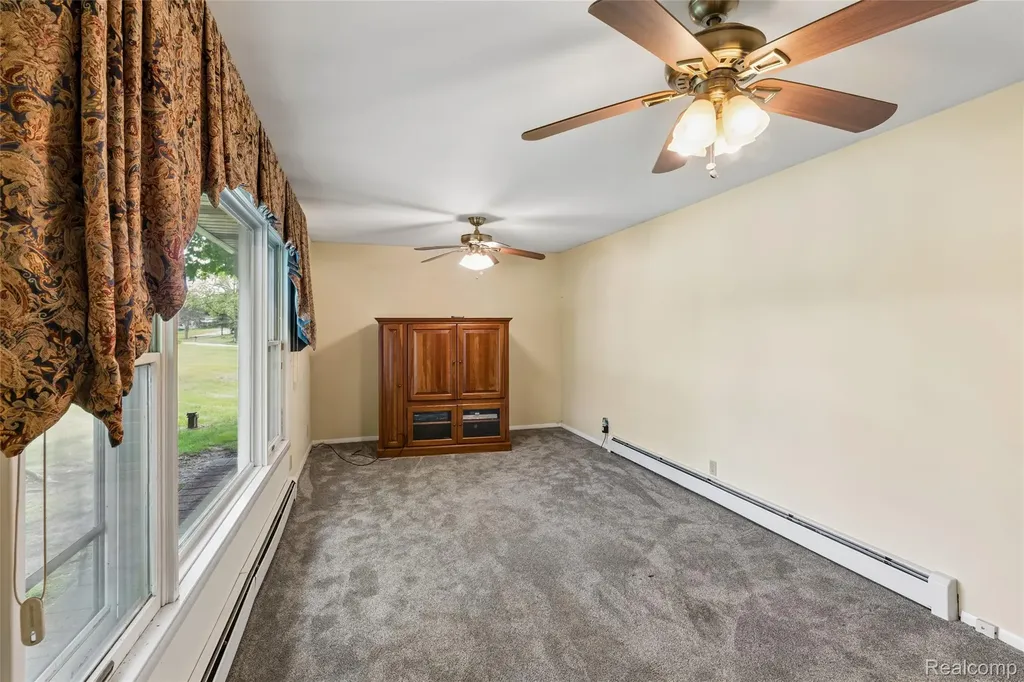 422 East Road Holly Township MI 48442