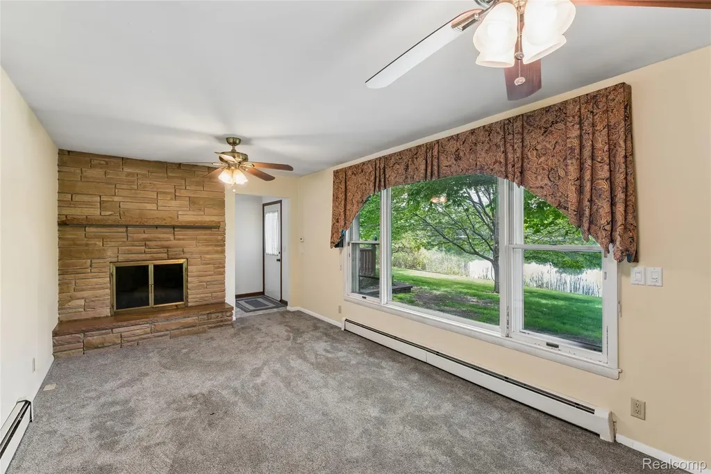 422 East Road Holly Township MI 48442