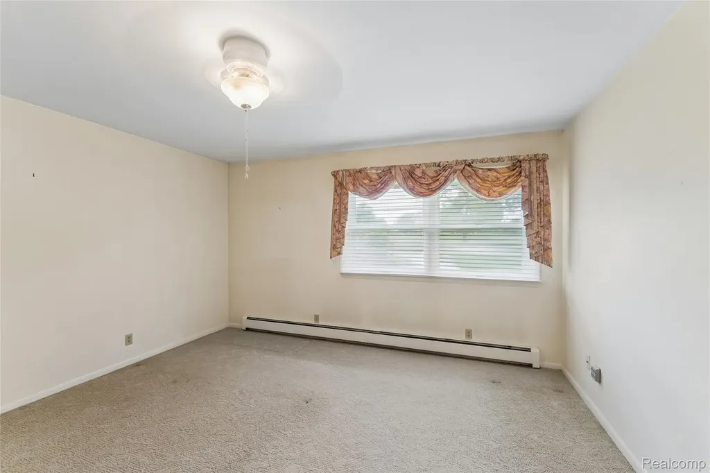 422 East Road Holly Township MI 48442