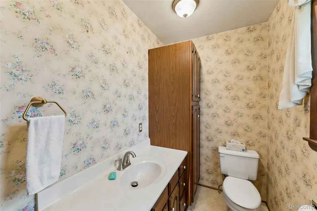 422 East Road Holly Township MI 48442
