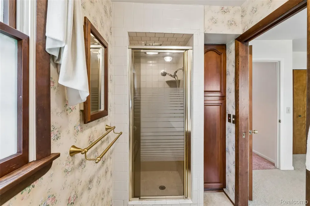 422 East Road Holly Township MI 48442