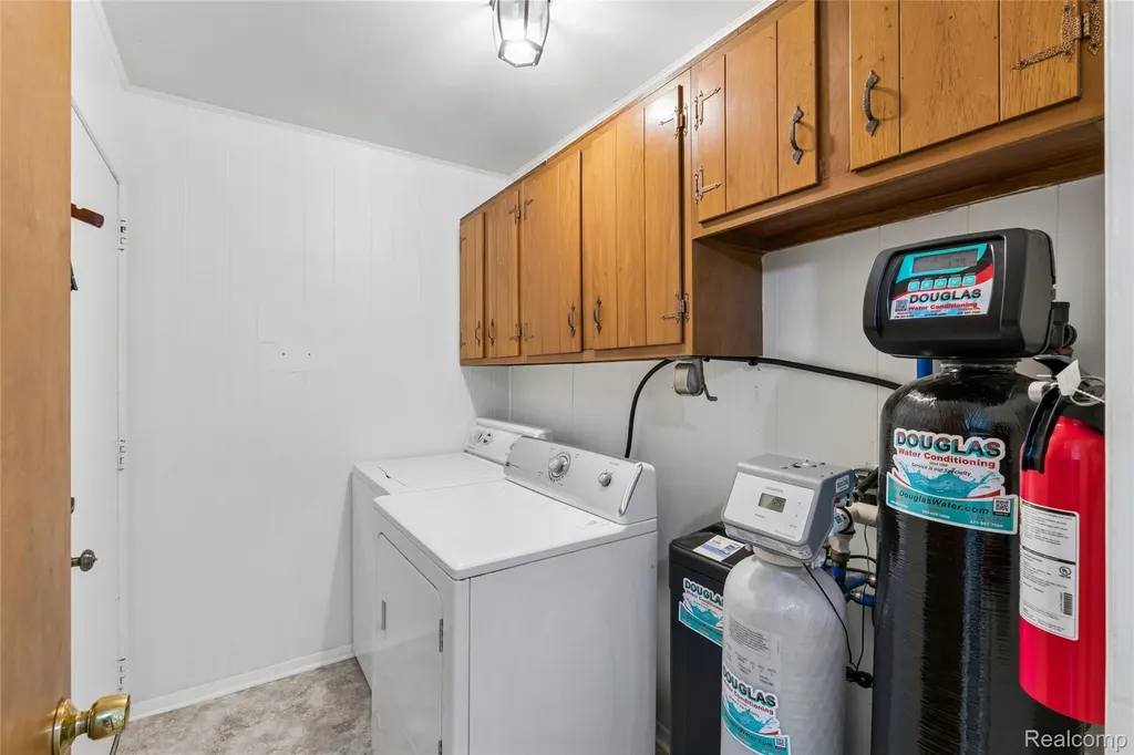 422 East Road Holly Township MI 48442