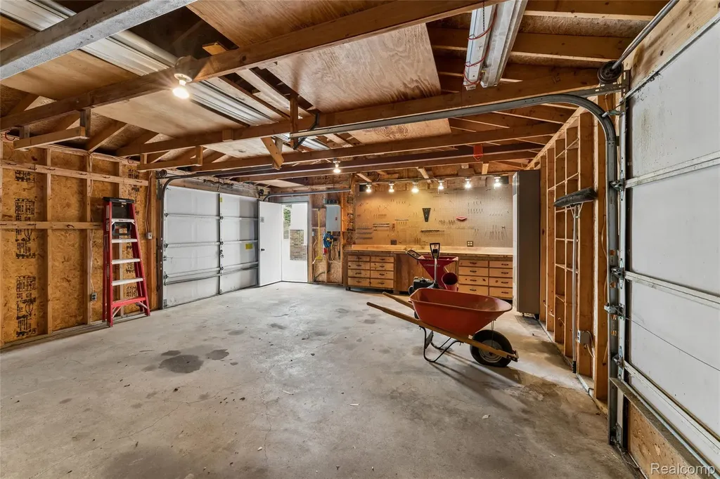422 East Road Holly Township MI 48442