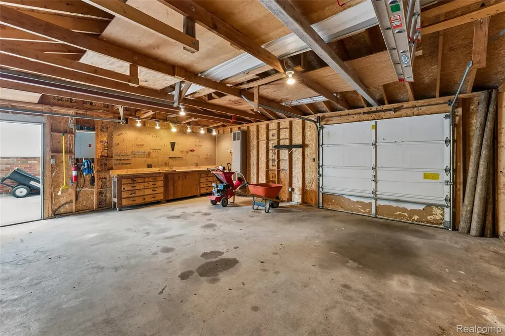 422 East Road Holly Township MI 48442