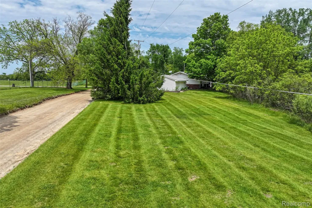 422 East Road Holly Township MI 48442