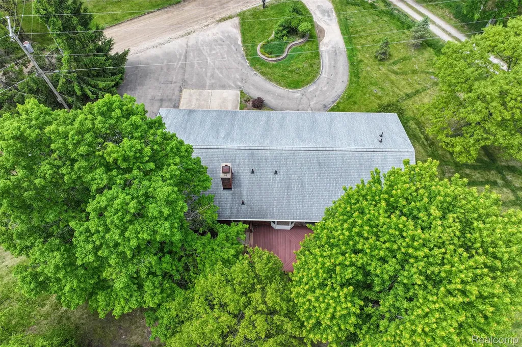 422 East Road Holly Township MI 48442