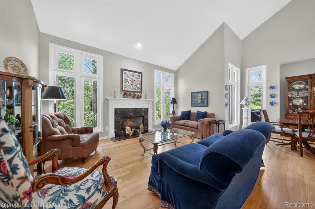6390 Country Shire Lane West Bloomfield Charter Township MI 48323