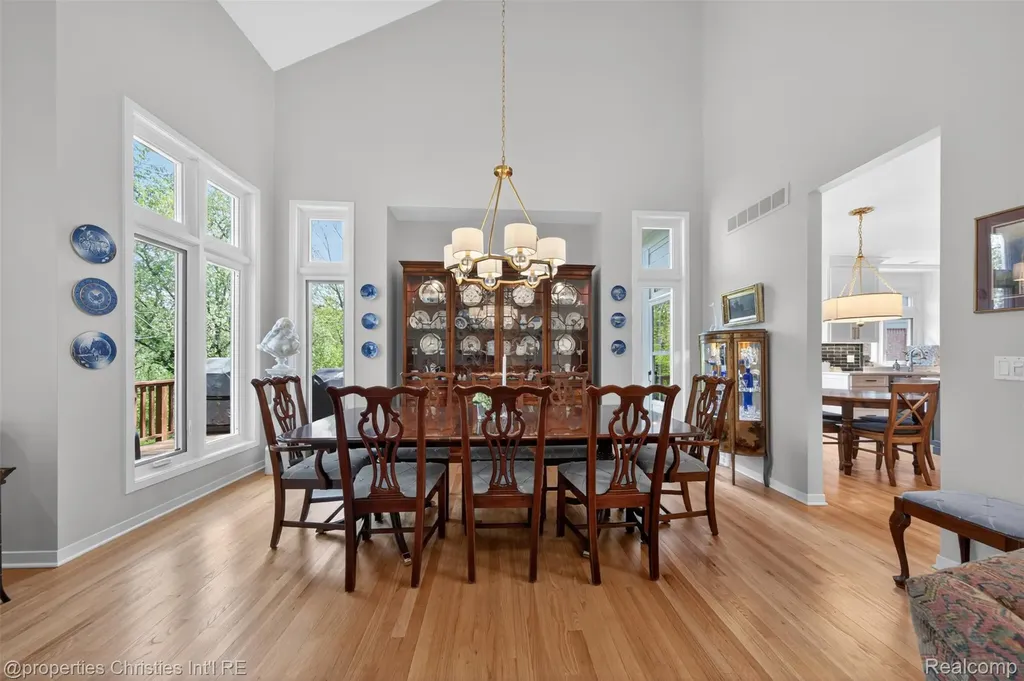 6390 Country Shire Lane West Bloomfield Charter Township MI 48323