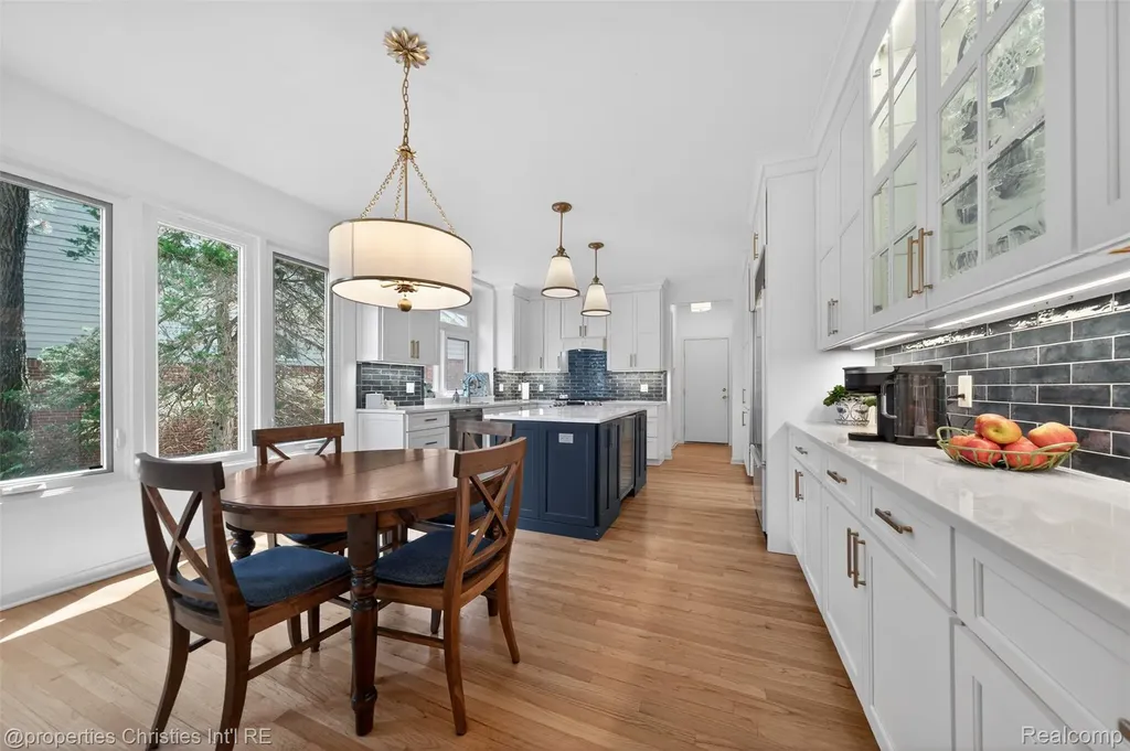6390 Country Shire Lane West Bloomfield Charter Township MI 48323