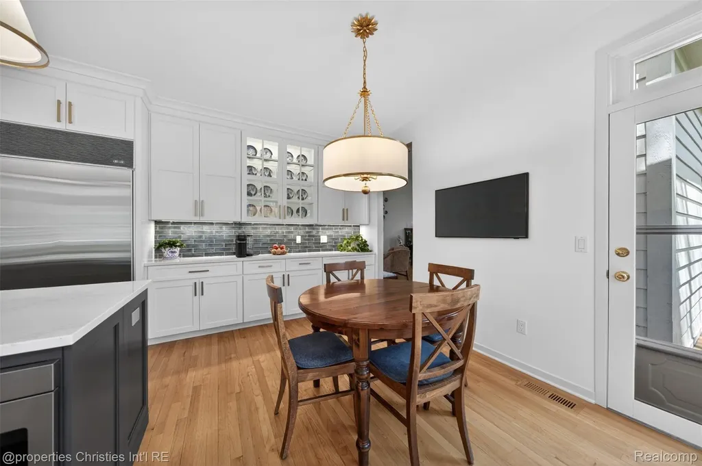 6390 Country Shire Lane West Bloomfield Charter Township MI 48323