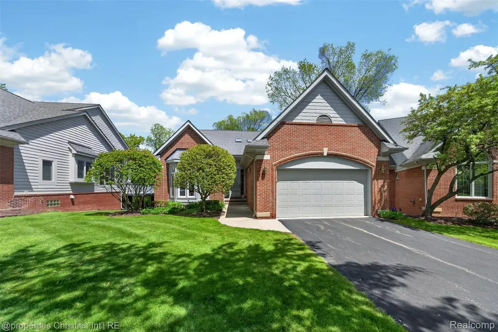 6390 Country Shire Lane West Bloomfield Charter Township MI 48323