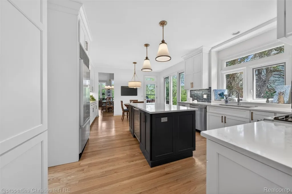 6390 Country Shire Lane West Bloomfield Charter Township MI 48323