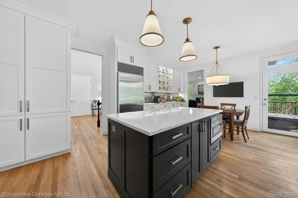 6390 Country Shire Lane West Bloomfield Charter Township MI 48323