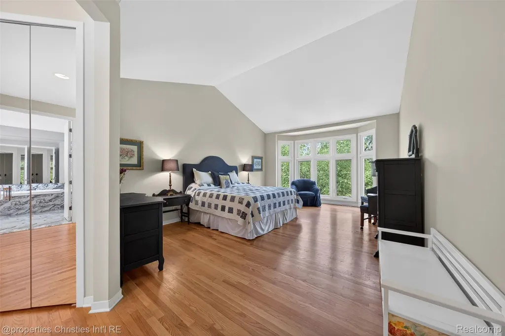 6390 Country Shire Lane West Bloomfield Charter Township MI 48323