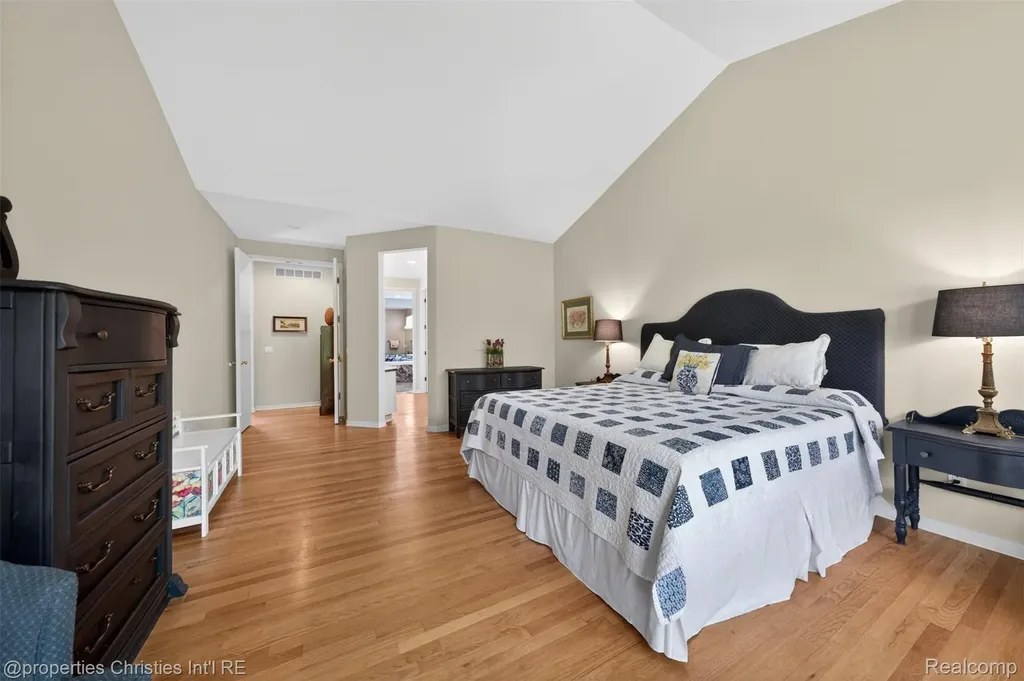 6390 Country Shire Lane West Bloomfield Charter Township MI 48323