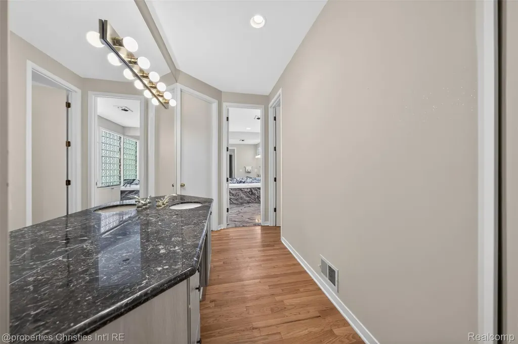 6390 Country Shire Lane West Bloomfield Charter Township MI 48323