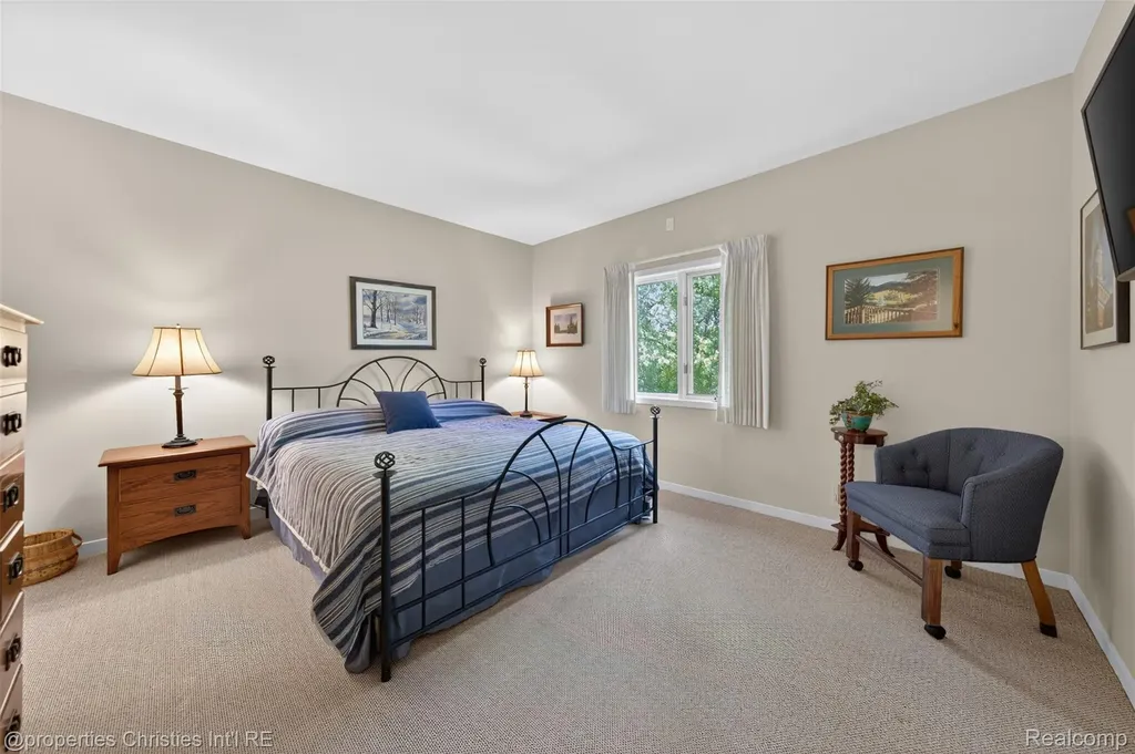 6390 Country Shire Lane West Bloomfield Charter Township MI 48323