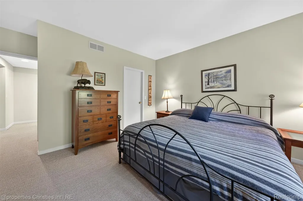 6390 Country Shire Lane West Bloomfield Charter Township MI 48323