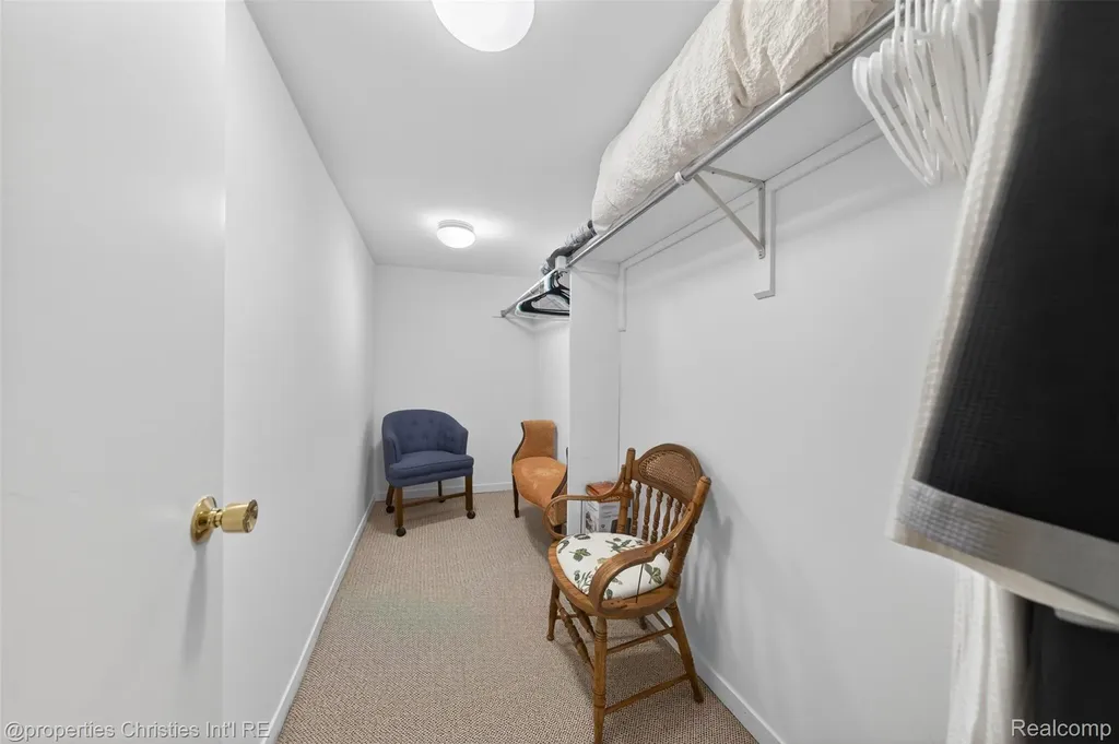 6390 Country Shire Lane West Bloomfield Charter Township MI 48323