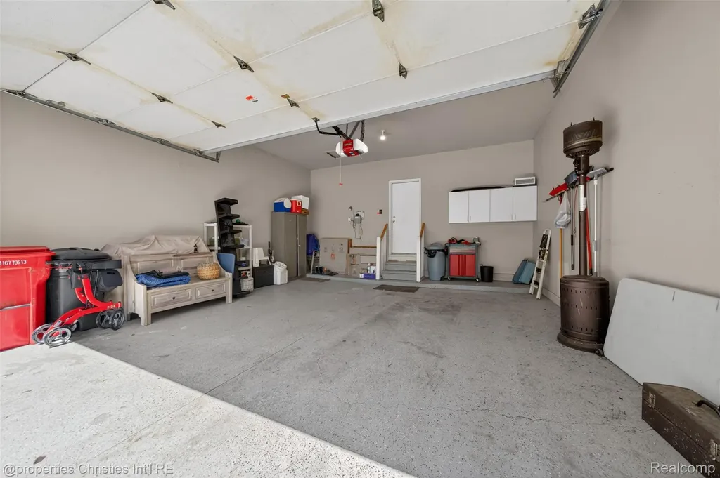 6390 Country Shire Lane West Bloomfield Charter Township MI 48323