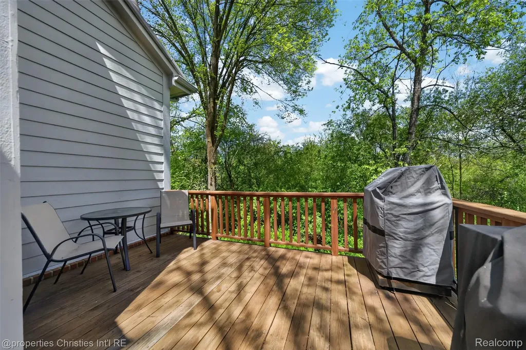 6390 Country Shire Lane West Bloomfield Charter Township MI 48323
