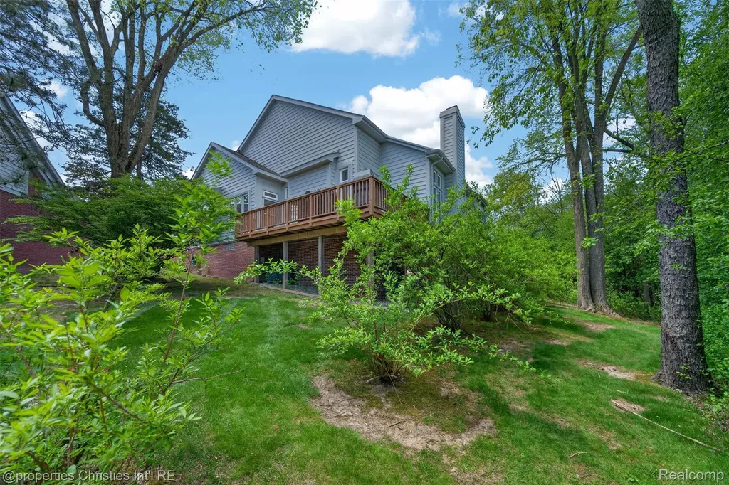 6390 Country Shire Lane West Bloomfield Charter Township MI 48323
