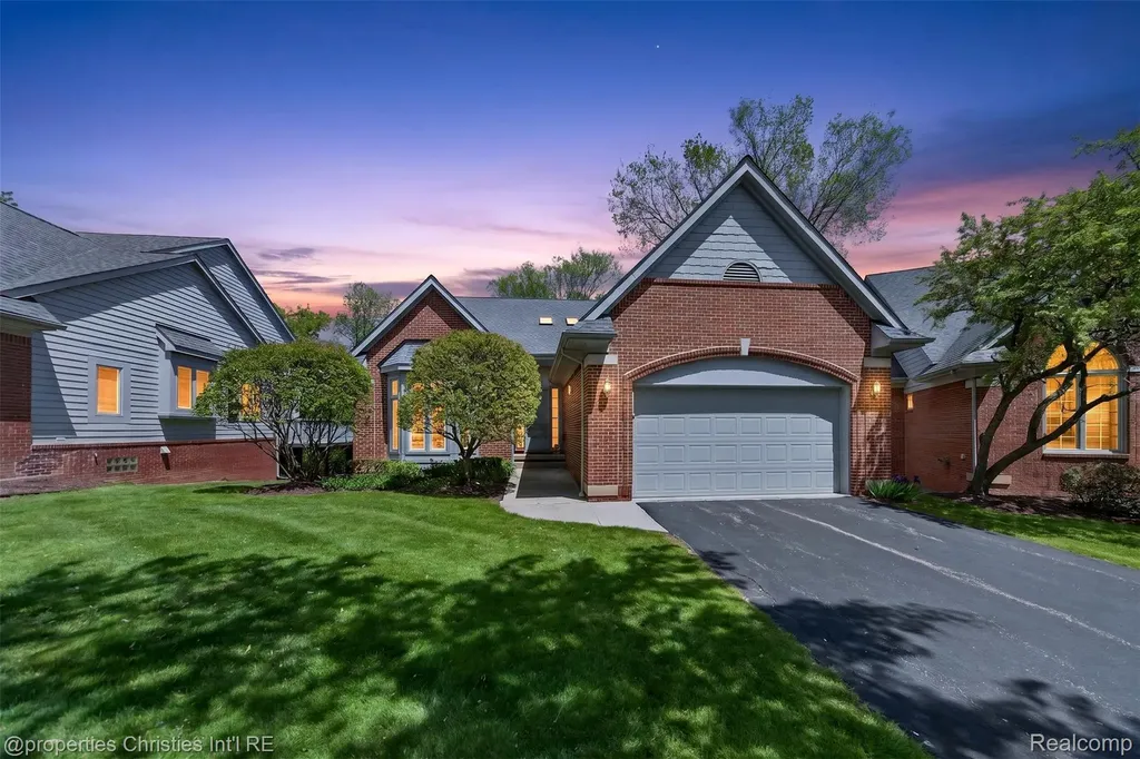 6390 Country Shire Lane West Bloomfield Charter Township MI 48323